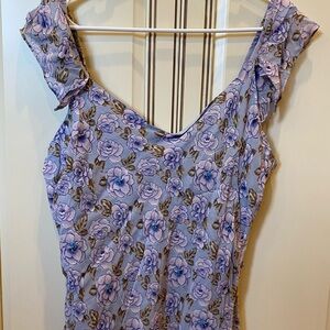 Feminine floral blouse sort ruffle sleeve